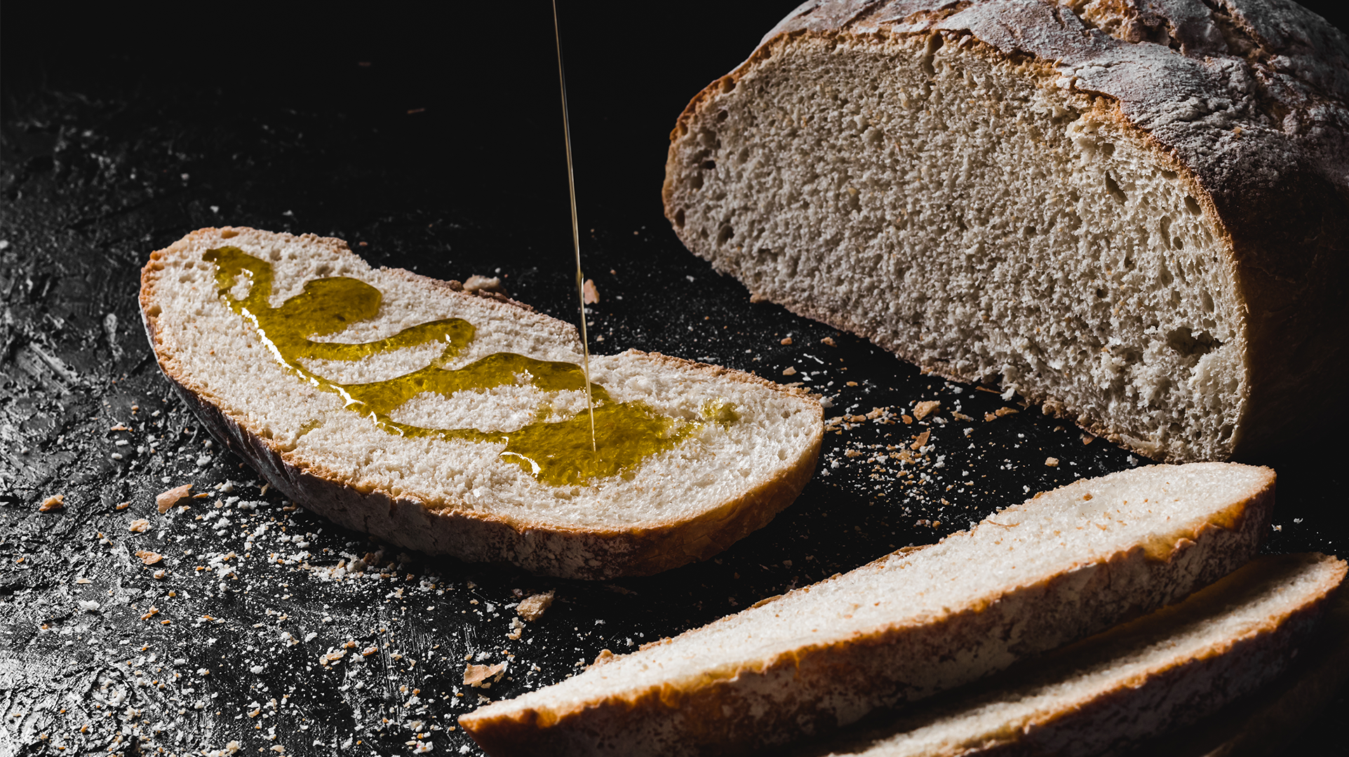 fette di pane con un filo d'olio